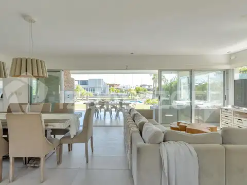 Casa 6 ambientes con 3 baños