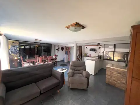 Casa 3 ambientes con 2 baños