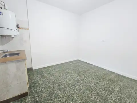 PH casa 2 amb. con parque - San Juan y Necochea
