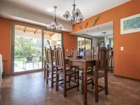 Casa 5 ambientes con 3 baños