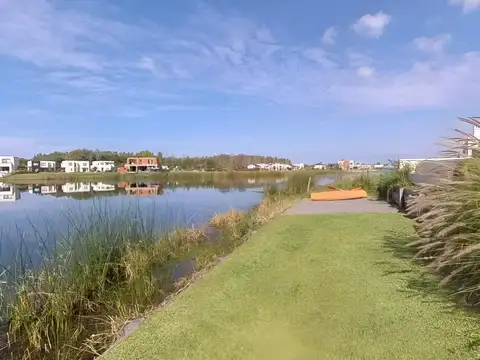 CASA EN VENTA BARRIO SANTA ANA LAGUNA OPORTUNIDAD