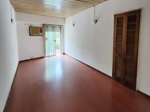 Venta Dpto. 2 ambientes en Caballito con balcón en el Barrio Inglés