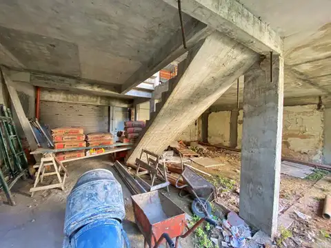 VENTA TERRENO CON LOSA VALENTIN ALSINA