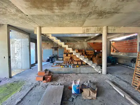 VENTA TERRENO CON LOSA VALENTIN ALSINA