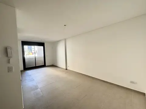 VENTA: Departamento de dos dormitorios, a estrenar, con balcón y cochera. Centro, Rosario