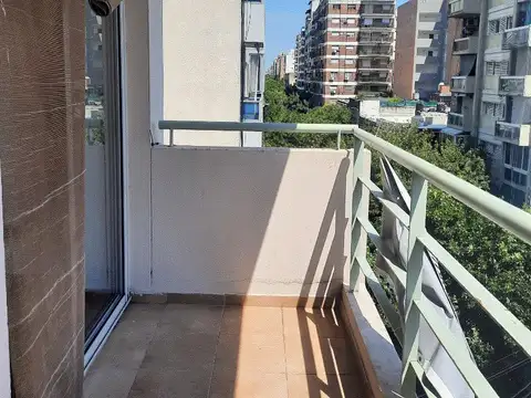 MB Negocios Inmobiliarios ALQUILA ESPAÑA 215 piso 5. Externo, Balcon