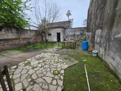 VENTA CASA CON LOCAL A RECICLAR  ITUZAINGO