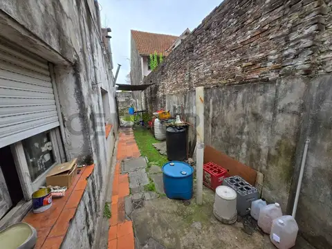 VENTA CASA CON LOCAL A RECICLAR  ITUZAINGO