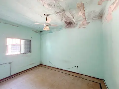 CASA DE 2 DORMITORIOS A REMODELAR AV. SAN MARTIN Y DR. RIVA
