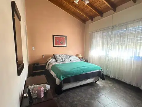 Casa en venta - 4 Dormitorios 3 Baños - Villa Bosch