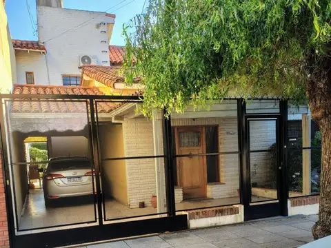 Casa en venta - 4 Dormitorios 3 Baños - Villa Bosch