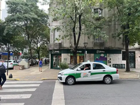 12 ESQUINA 55 9900, Piso 0