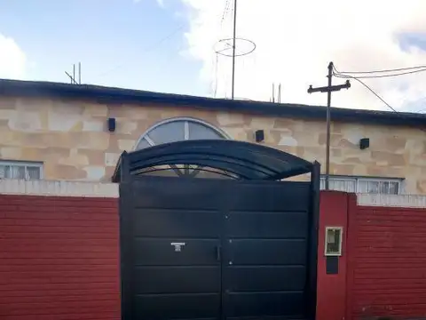 Amplio salon de fiestas sobre Av. Lacaze - Impecable!!! Exce