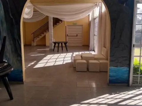 Amplio salon de fiestas sobre Av. Lacaze - Impecable  Exce