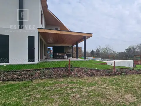 Lote con salida al río en venta, Barrio Cerrado, Escobar