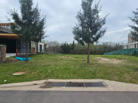 Al río, Naudir al 600