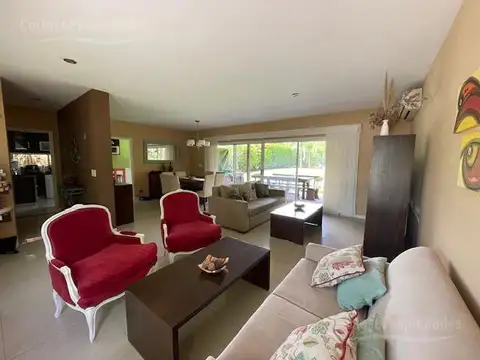 Casa 5 ambientes con 3 baños