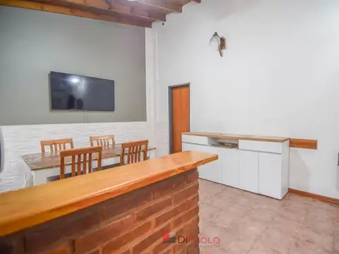 Casa en Venta con 4 cocheras