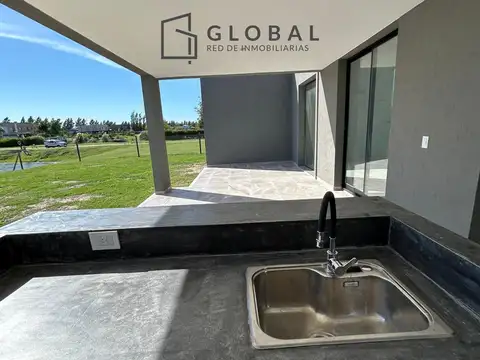 Casa 4 ambientes con 3 baños