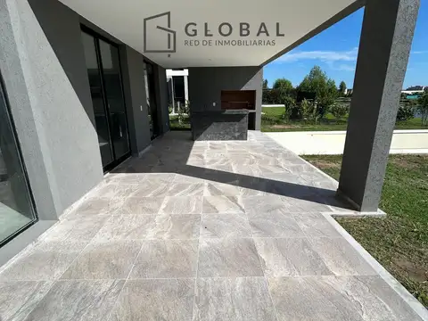 Casa en venta a la laguna en Barrio San Matías