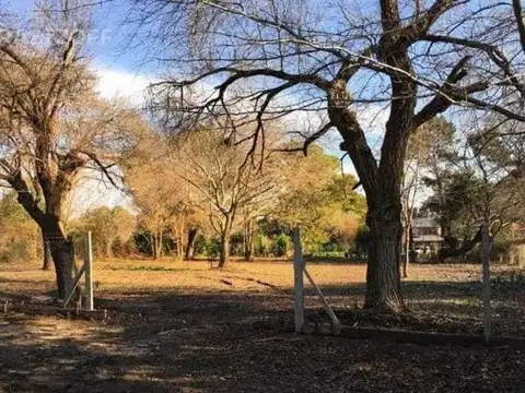 Gran lote en venta en barrio abierto dentro de Pilar del Est