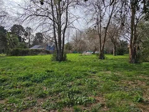 Gran lote en venta en barrio abierto dentro de Pilar del Est