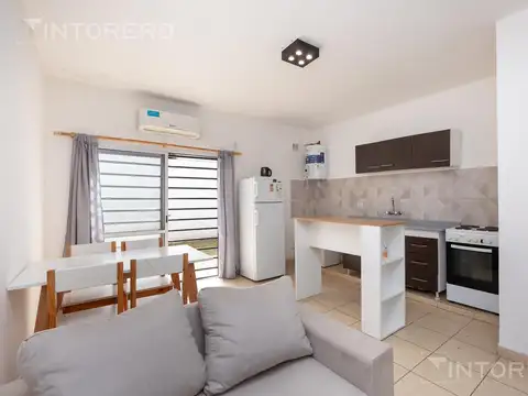 VENTA DEPARTAMENTO 2 AMBIENTES CON PATIO EN CASTELAR. ACEPTA PERMUTA