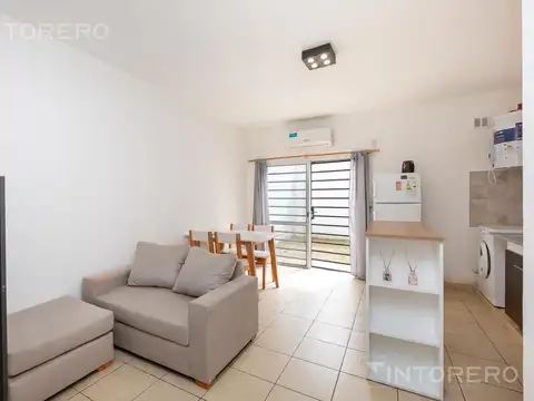 VENTA DEPARTAMENTO 2 AMBIENTES CON PATIO EN CASTELAR. ACEPTA PERMUTA