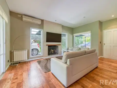 Casa 5 ambientes con 2 baños