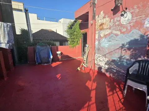 Casa en Lote Propio con Terraza a Refaccionar en Villa Pueyrredón
