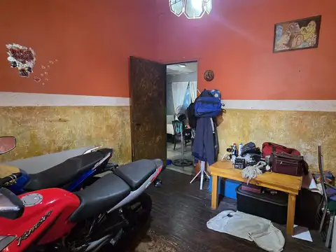 Casa en Lote Propio con Terraza a Refaccionar en Villa Pueyrredón