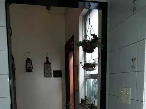 PETIT HOTEL , EN TRES PLANTAS CON PATIO , SOTANO Y TERRAZA