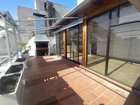 VENTA EXCELENTE DEPTO. DE 3 AMBIENTES 220M² CON AMPLIA TERRAZA Y PARRILLA