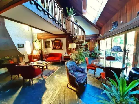 Casa 10 ambientes con 7 baños