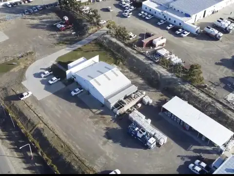 Alquiler de Oficinas con Galpón en Barrio Industrial