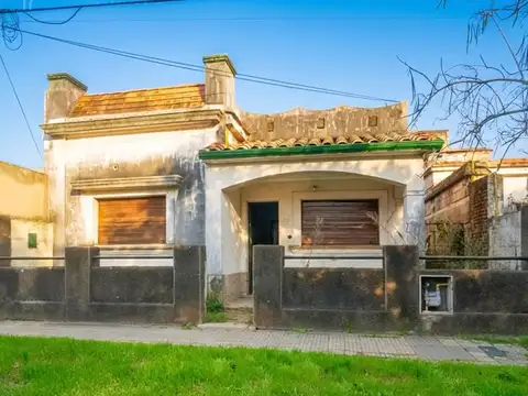 Casa en venta a restaurar.