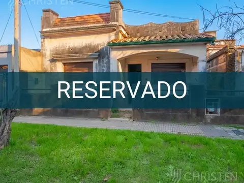 Casa en venta a restaurar.