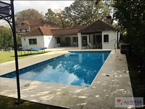 Oportunidad  Bajo de precio! Excelente casa hecha a nuevo en inmejorable ubicación dentro del San C