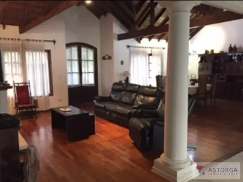 Casa en Venta con 4 cocheras