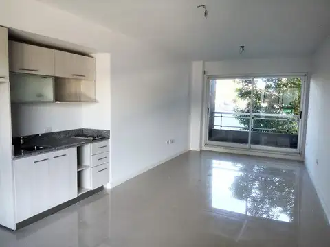 Luminoso monoambiente divisible, apto profesional