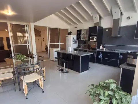 Depto Tipo Casa 4 ambientes con 3 baños