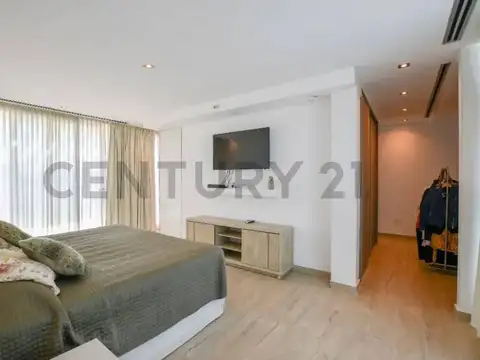 Casa 7 ambientes con 5 baños