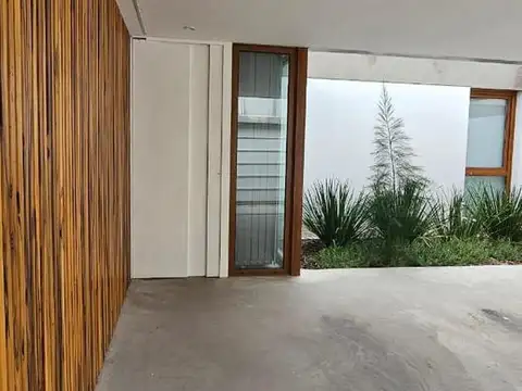 Casa en Venta al Este