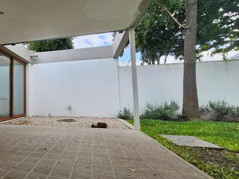 Casa en venta - 3 Dormitorios 3 Baños - City Bell