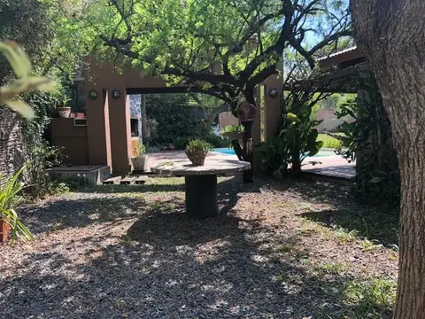 Casa en Venta 4 Dorm Villa Allende Golf