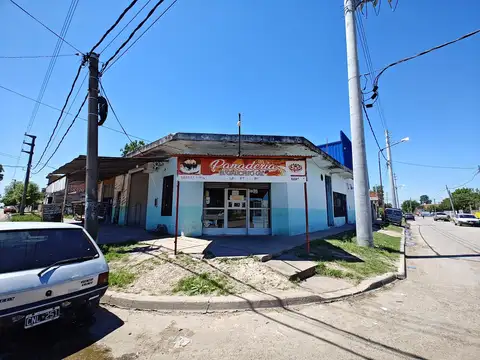 Galpón y 3 locales en  venta en Gonzalez Catan