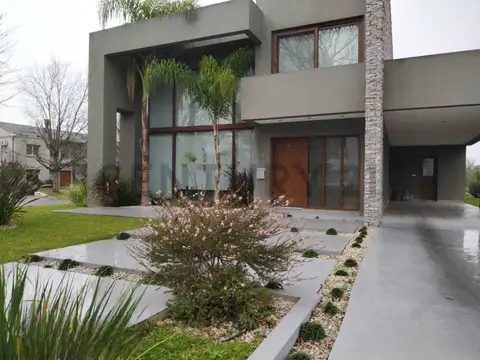 Venta Casa 4 Ambientes Dependencia Abril Club de Campo Hudson