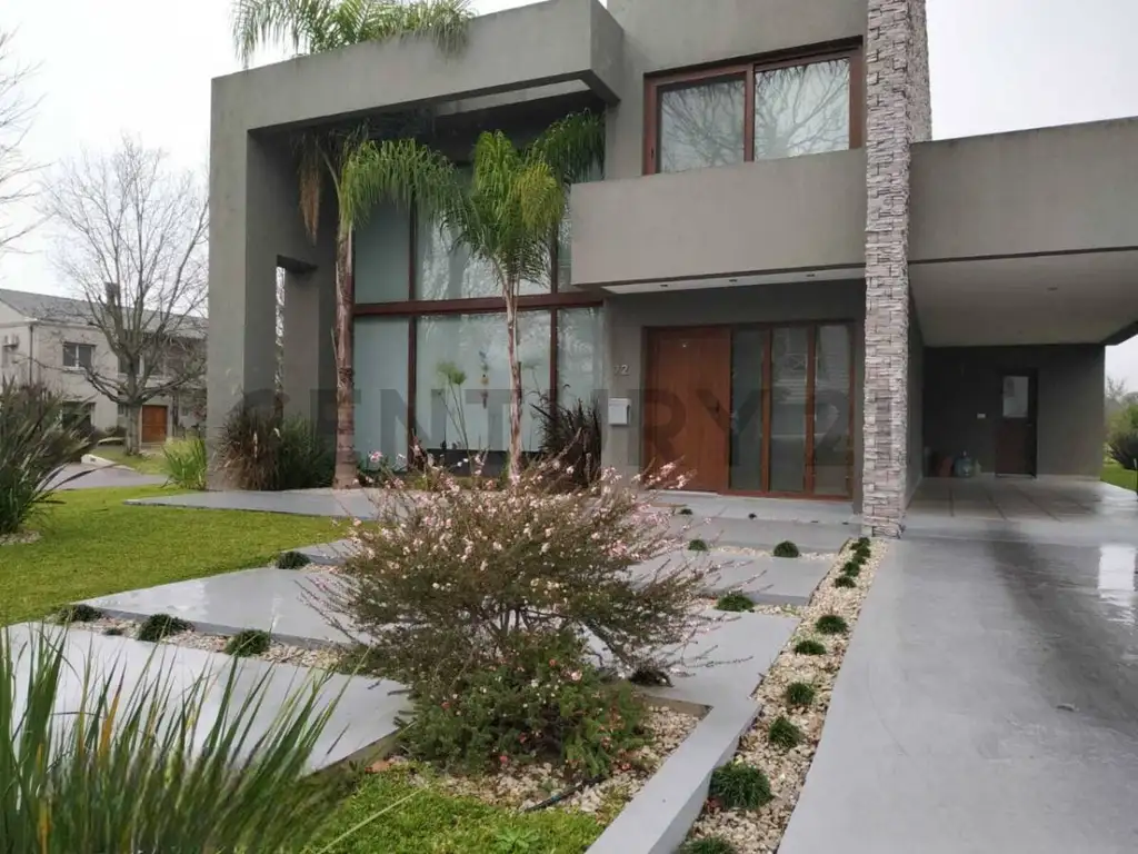 Casa en Venta - 3 dormitorios - USD 1.199.000