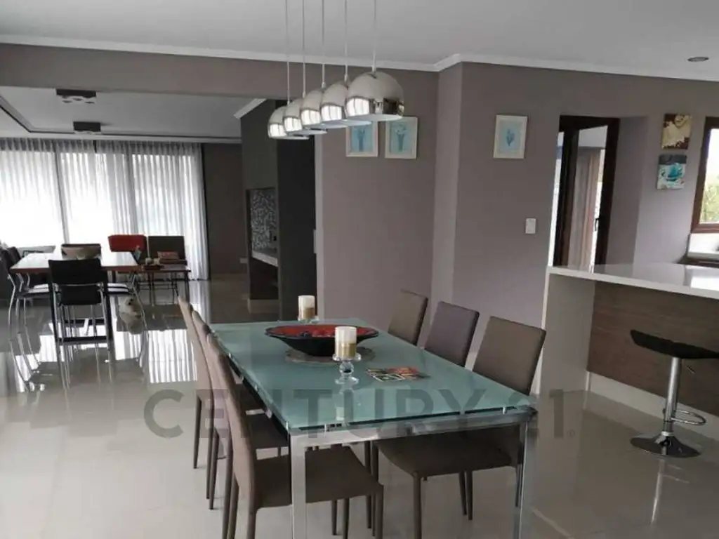 Casa en Venta en Abril Club De Campo