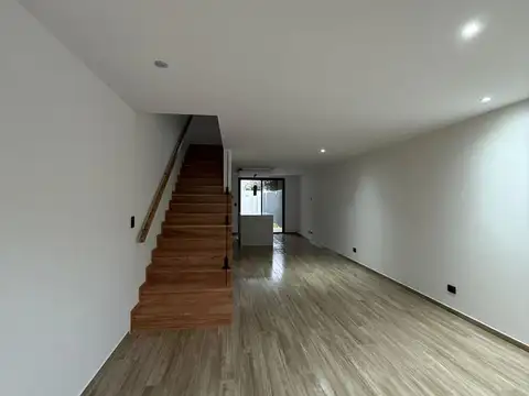 Casa 5 ambientes con 3 baños